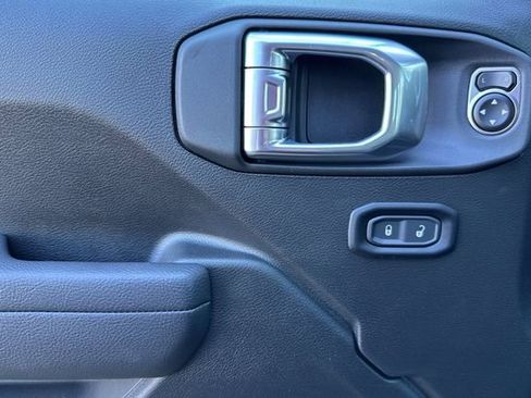 New 2025 Jeep Gladiator Sport AWD/4WD image 11