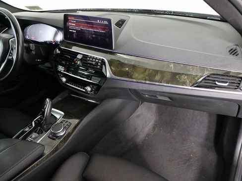 Used 2021 BMW 530i w/ Premium Package image 7