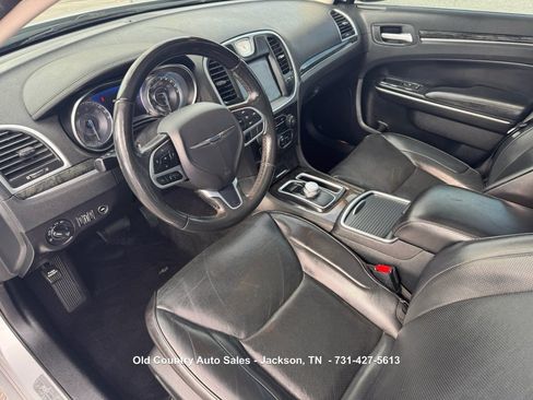 Used 2020 Chrysler 300 Limited RWD image 22