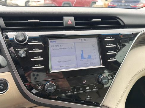 Used 2018 Toyota Camry XLE FWD image 20