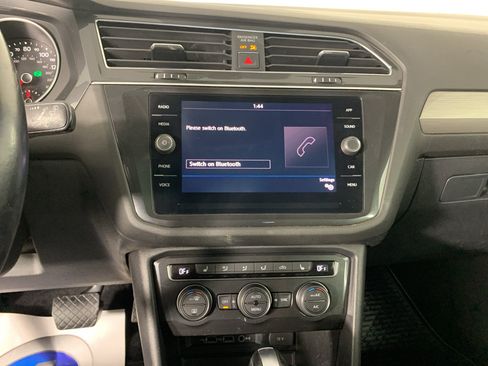 Used 2018 Volkswagen Tiguan SE w/ Panoramic Sunroof Package FWD image 25