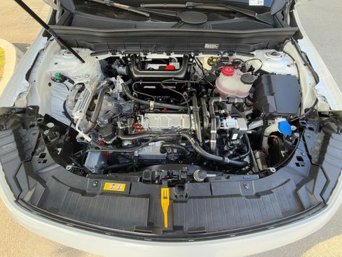 Used 2023 Mercedes-Benz EQB 300 4MATIC image 35