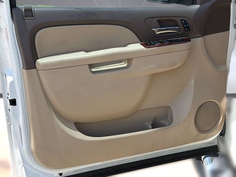 Used 2012 Chevrolet Avalanche LTZ RWD image 21