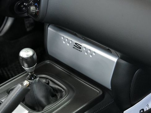 Used 2005 Honda S2000 image 39