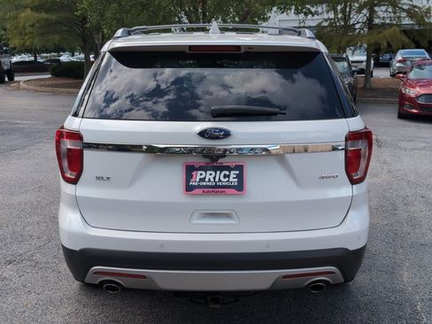 Used 2017 Ford Explorer XLT w/ Equipment Group 202A AWD/4WD image 6