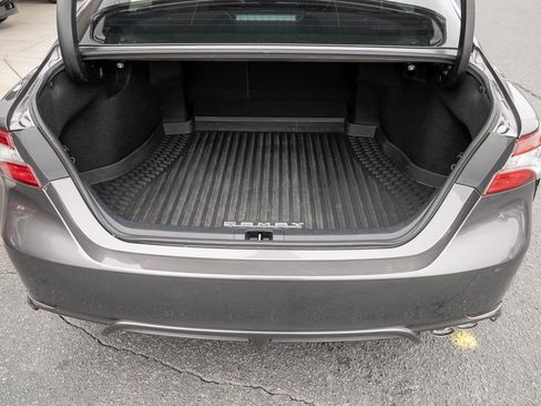 Used 2020 Toyota Camry SE image 5