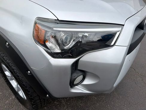 Used 2018 Toyota 4Runner SR5 AWD/4WD image 15