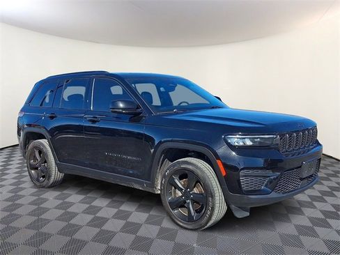 Used 2023 Jeep Grand Cherokee Altitude image 1