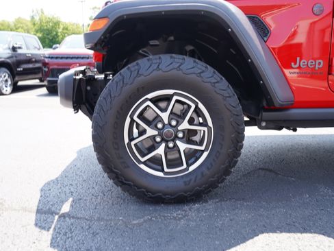 Used 2024 Jeep Wrangler Unlimited Rubicon AWD/4WD image 14
