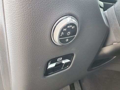 Used 2025 Mercedes-Benz GLC 300 image 11