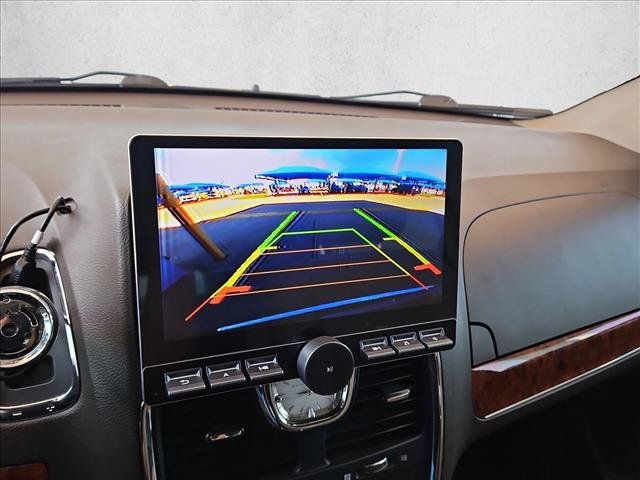 Used 2015 Chrysler Town & Country Touring-L w/ Driver Convenience Group FWD image 13