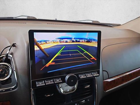 Used 2015 Chrysler Town & Country Touring-L w/ Driver Convenience Group FWD image 13