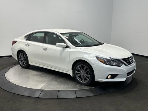 Used 2018 Nissan Altima 2.5 SR w/ SR Special Edition FWD image 2