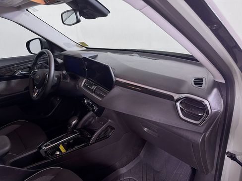 Used 2025 Chevrolet TrailBlazer LT w/ Convenience Package FWD image 25