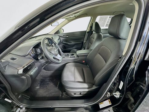 Used 2025 Nissan Altima 2.5 SV image 13