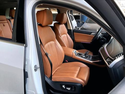 Used 2022 BMW X7 xDrive40i w/ Executive Package image 8