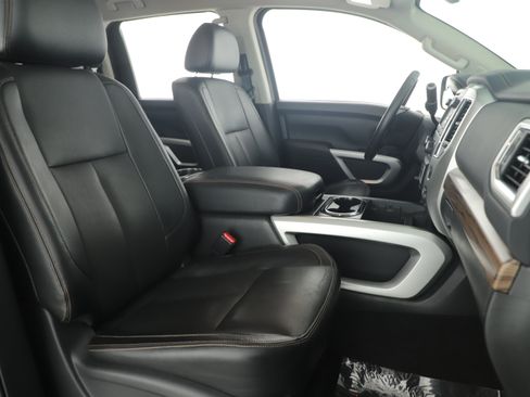 Used 2019 Nissan Titan SL image 22