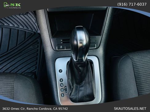 Used 2013 Volkswagen Tiguan S image 15