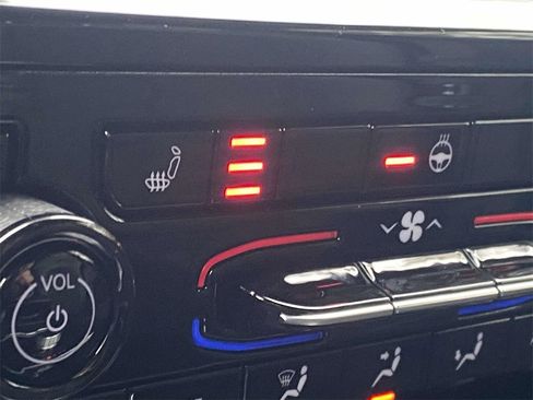 New 2025 Jeep Grand Cherokee Altitude image 23