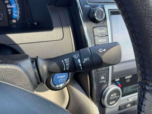 Used 2012 Toyota Camry XLE w/ Leather Pkg FWD image 27