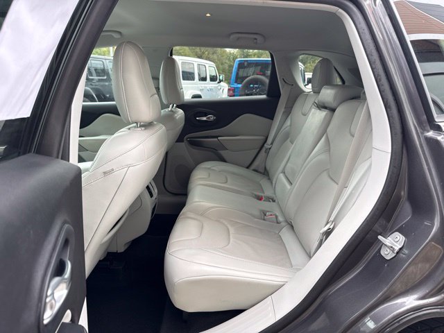 Used 2019 Jeep Cherokee Limited AWD/4WD image 12