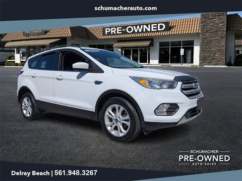 Used 2018 Ford Escape SE w/ Ford Safe & Smart Package image 1