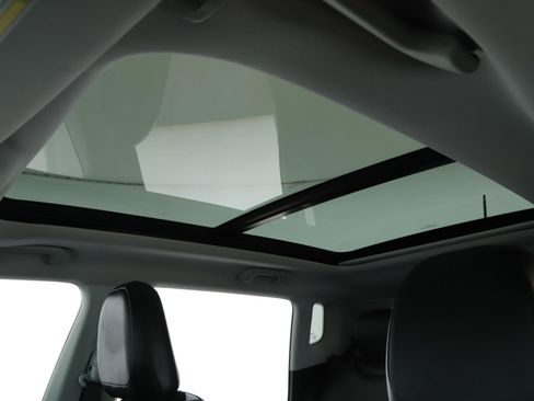 Certified 2019 Jeep Compass Limited w/ Safety & Security Group image 16