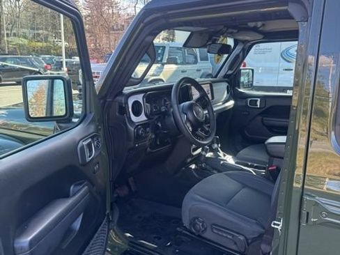 Used 2024 Jeep Wrangler Unlimited w/ Convenience Group AWD/4WD image 17