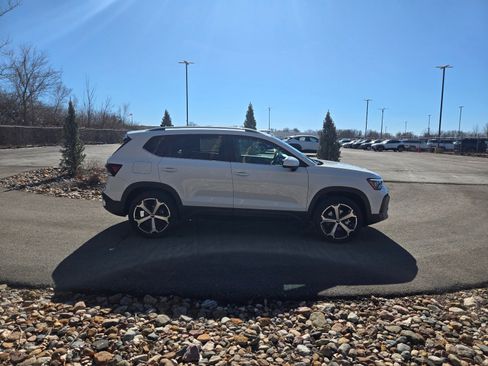 New 2026 Volkswagen Taos SEL AWD/4WD image 6