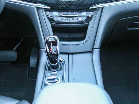 Used 2023 Cadillac XT6 Premium Luxury image 14