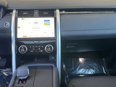 Used 2025 Land Rover Discovery S AWD/4WD image 31