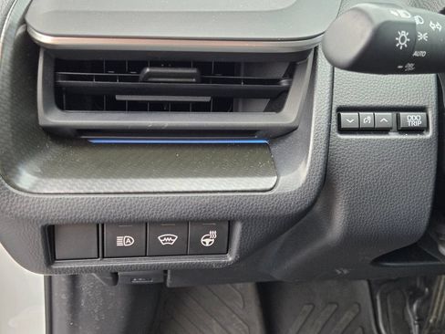 Used 2025 Toyota Prius FWD image 24