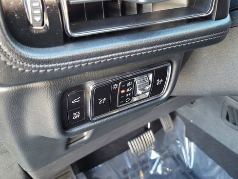 Used 2023 Lincoln Nautilus FWD w/ Premium Package image 18