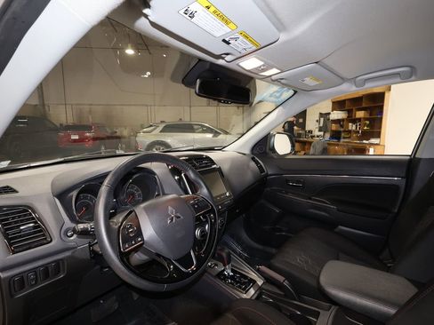 Used 2025 Mitsubishi Outlander Sport ES image 9