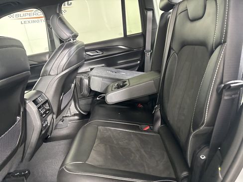 Used 2023 Jeep Grand Cherokee Laredo AWD/4WD image 21
