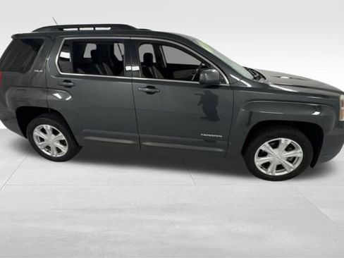Used 2017 GMC Terrain SLE FWD image 2