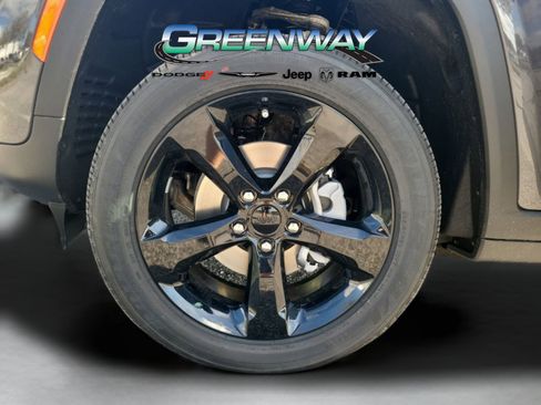 New 2025 Jeep Grand Cherokee Altitude RWD image 31