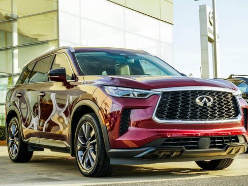 Used 2023 INFINITI QX60 Luxe w/ Vision Package FWD image 4