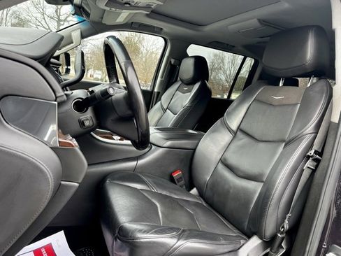 Used 2018 Cadillac Escalade ESV Luxury image 14