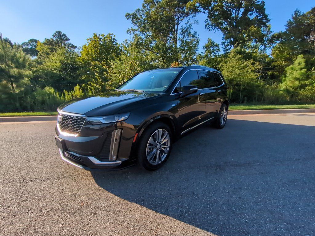 Used 2022 Cadillac XT6 Premium Luxury FWD image 3