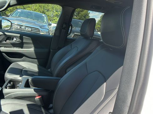 New 2026 Chrysler Voyager LX image 18