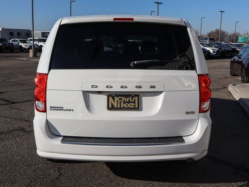 Used 2019 Dodge Grand Caravan SE image 5