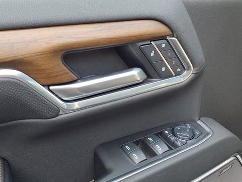 Used 2025 Chevrolet Silverado 2500 High Country w/ High Country Premium Package image 11