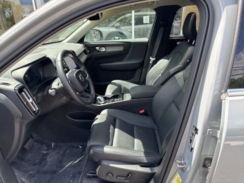 Certified 2025 Volvo XC40 B5 Plus AWD/4WD image 20