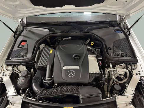 Used 2018 Mercedes-Benz E 300 4MATIC image 29