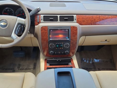 Used 2014 Chevrolet Suburban LTZ AWD/4WD image 16