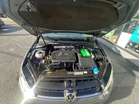 Used 2015 Volkswagen Golf Launch Edition image 16