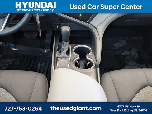 Used 2022 Toyota Camry LE image 20