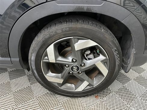 Used 2023 Hyundai Venue SEL image 19