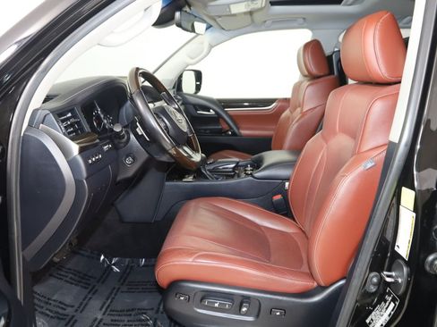 Used 2020 Lexus LX 570 4WD w/ Luxury Package image 12